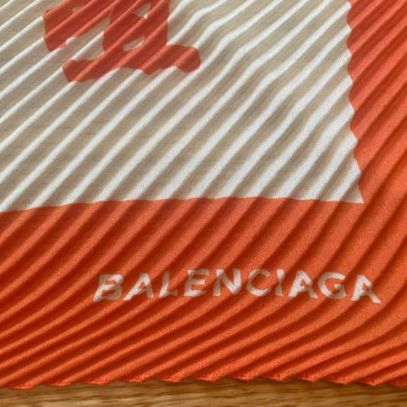 BALENCIAGA | 2018 Hong Kong pleated Scarf | NWT - Picture 5 of 8